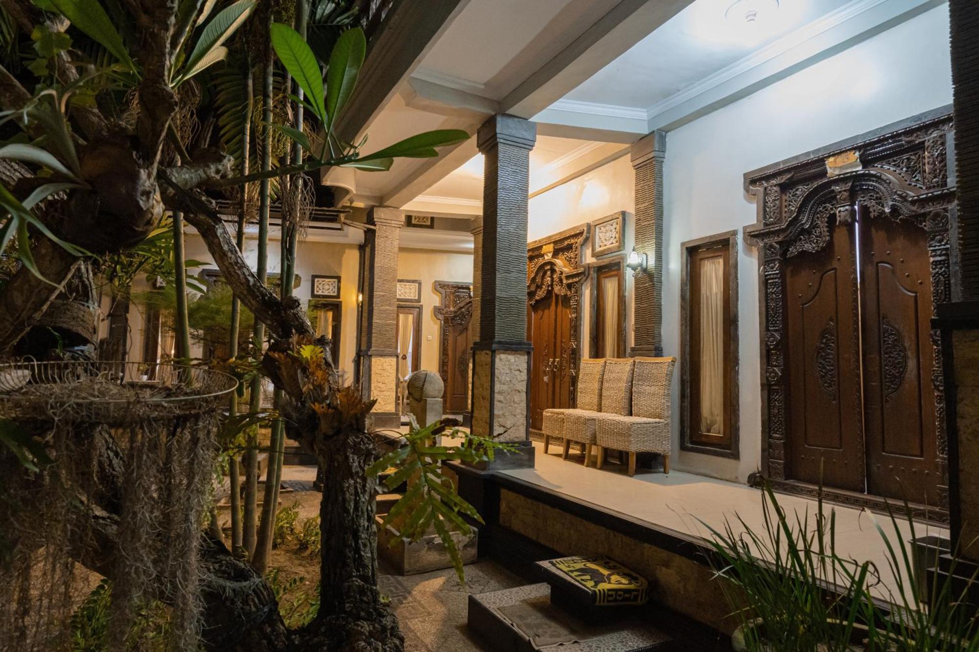 The Mel Homestay Batununggul Exteriör bild